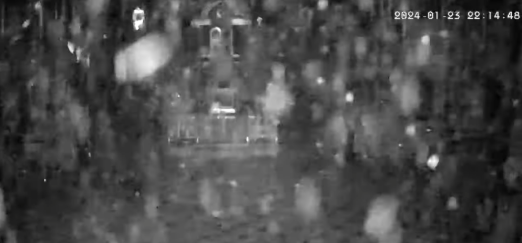 Выбиты окна и витражи: РФ повредила собор в центре Харькова (видео взрыва)