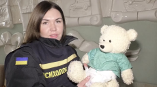 Мишка и киндер сделали свое дело: работа ГСЧС с детьми после атак на Харьков