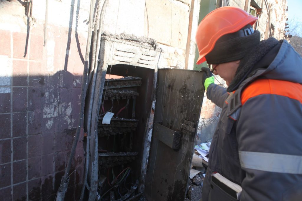 Ракетные удары по Харькову: большинство абонентов уже со светом (фото)