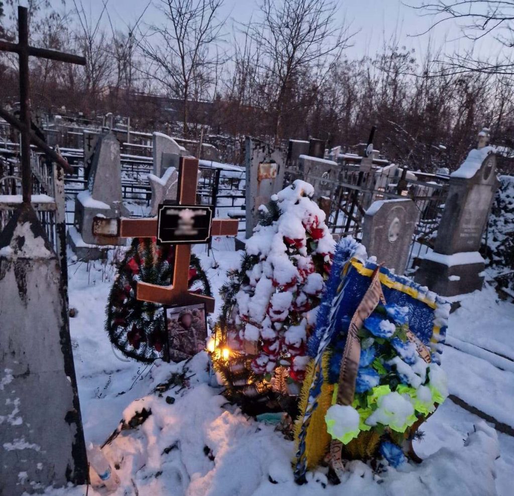 Мужчина украл флаг с могилы военного и хотел его продать в Харькове
