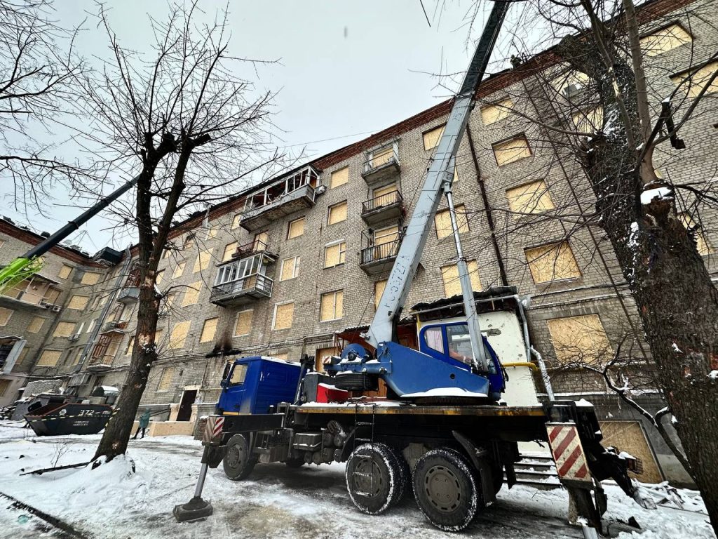 140 будинків пошкодили в Харкові серією ракетних ударів – мерія