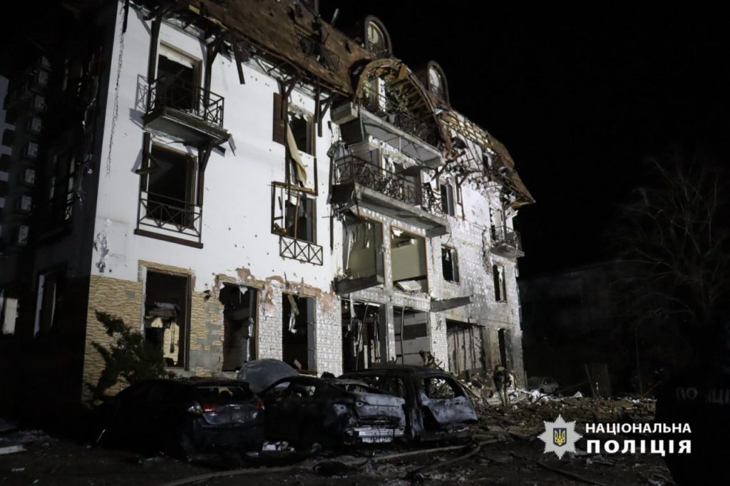 Первые минуты после ракетного удара по Харькову (видео, фото)
