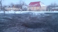 Обстрел Золочева на Харьковщине: воронки и разбитые частные дома (фото)