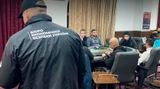 У Харкові підпільно грали в покер на гроші – БЕБ “накрило” організаторів