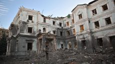 Ракета РФ разрушила знаковое здание в центре Харькова (фото с места)