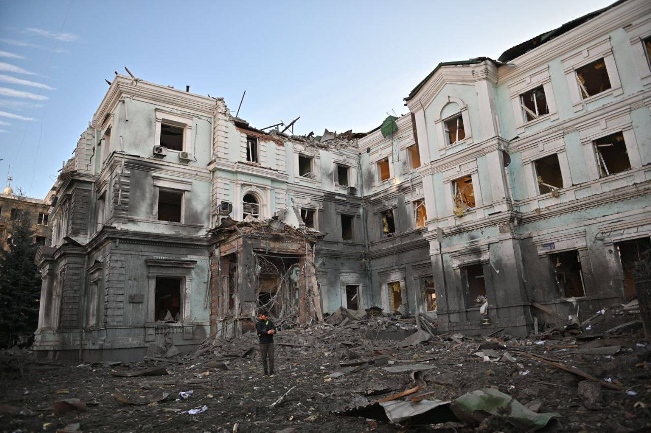 Un missile russe a détruit un bâtiment emblématique du centre de Kharkov (photo du site)