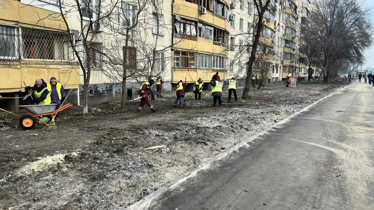 ликвидируют последствия прилетов возле Конного в Харькове 5