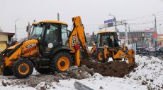 У Харкові комунальники змінюють труби на Салтівці