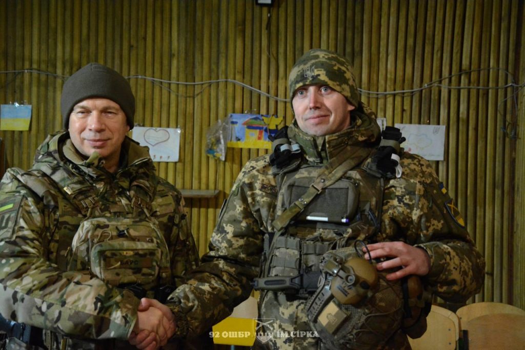 Сырский наградил «Золотым крестом» солдата из харьковской 92-й бригады