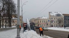 Сніг у Харкові: на вулицях працюють майже 2000 двірників і 200 одиниць техніки