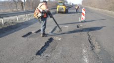 “Це єдиний вихід” – шляховики про ямкові ремонти на Харківщині