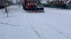 Сніг на Харківщині: ситуація на трасах, дорожники допомагали водіям