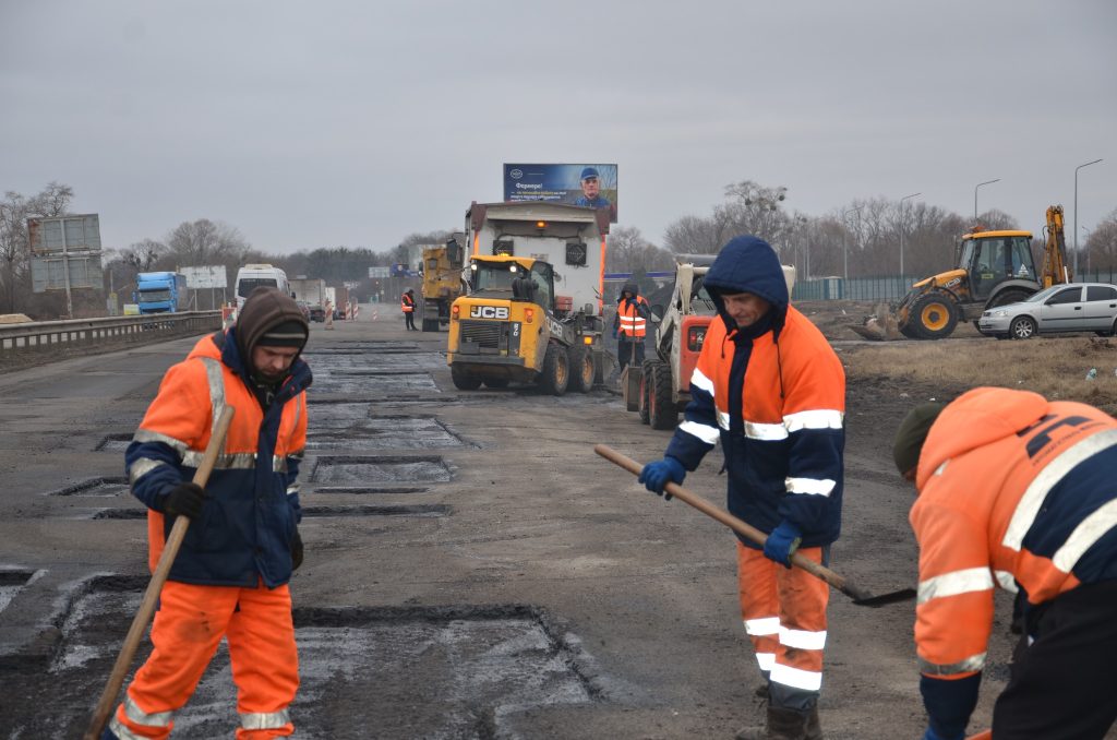 Денег на ремонты дорог Харьковщины нет, ситуация критическая: планы облсовета