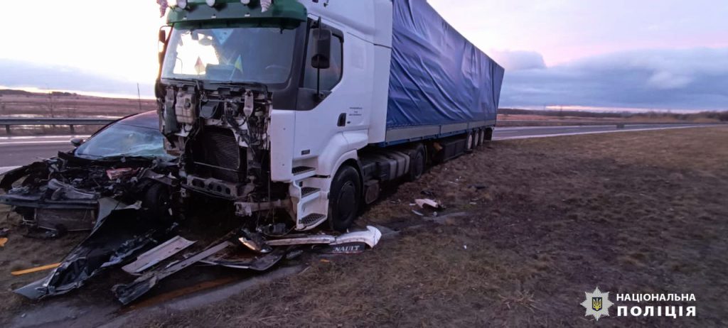 ДТП с пострадавшим на Харьковщине: столкнулись грузовик и легковушка (фото)