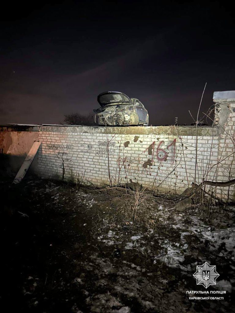 П’яний водій у Харкові вночі тікав від копів, порушив ПДР і скоїв ДТП (фото)