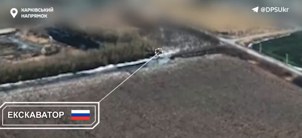 На Харьковщине уничтожили экскаватор РФ, обустраивавший новые позиции (видео)
