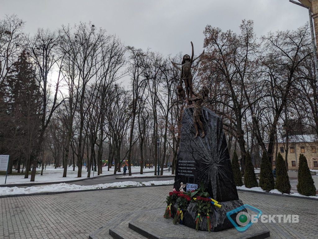 Головні новини Харкова 20.02: удар дрона РФ по цивільному авто, сесія облради