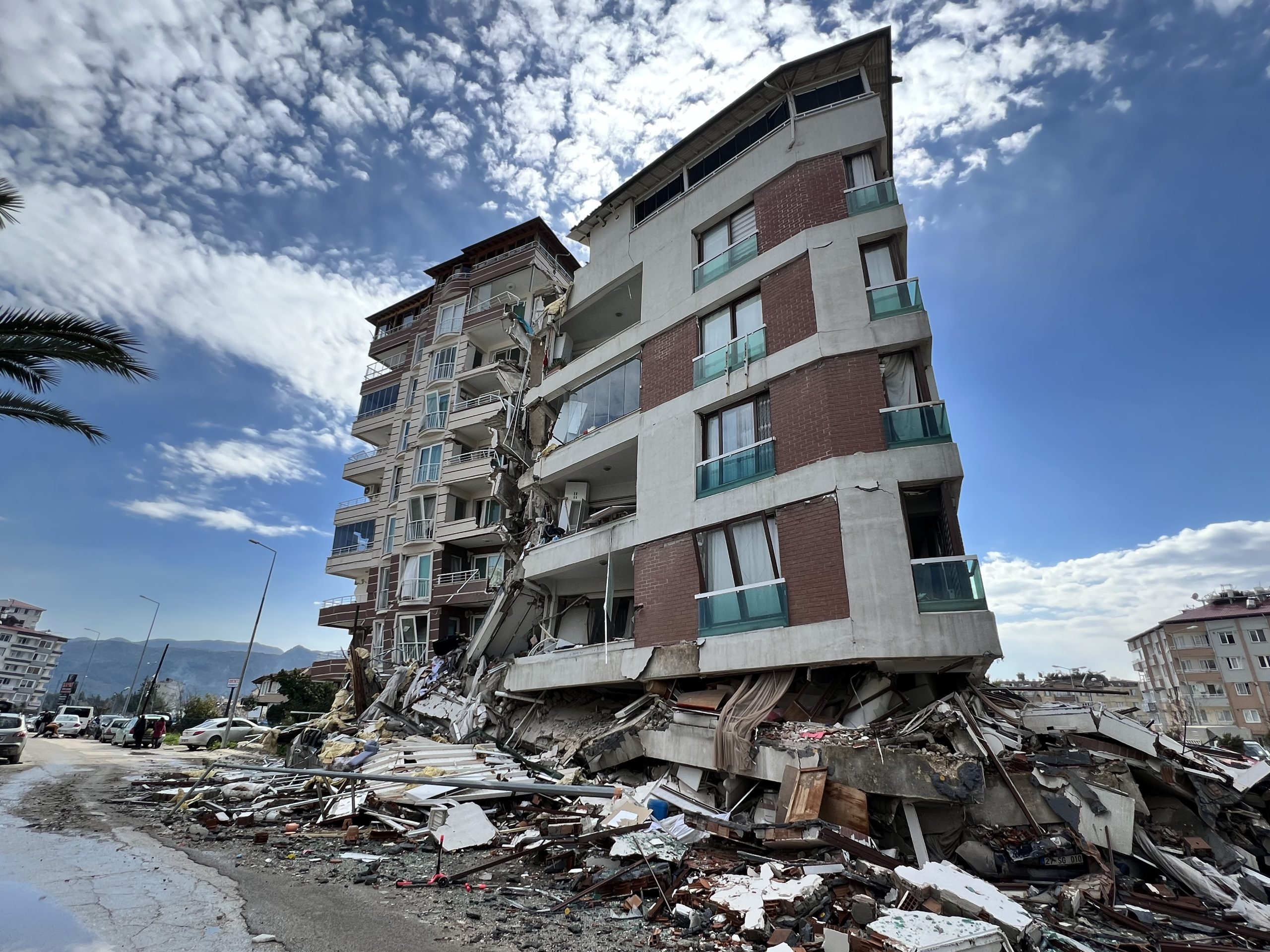 Разрушения после землетрясения в Турции