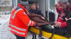 З Куп’янщини евакуюють людей: вивезли постраждалу від удару КАБ жінку