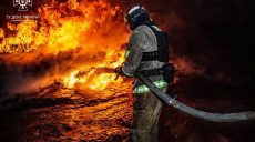 Спасатели до сих пор тушат пожары в Харькове, спасены полсотни человек (фото)