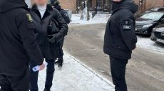 Директор одного из ЦПАУ Харькова присваивал зарплаты подчиненных