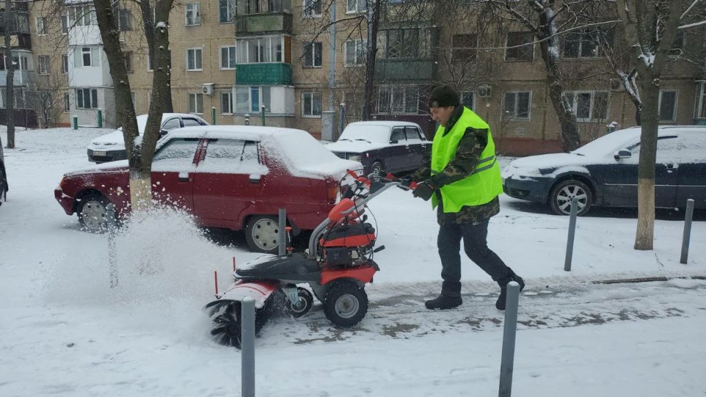 На роботу в Харкові запрошують трактористів, слюсарів, токарів і двірників