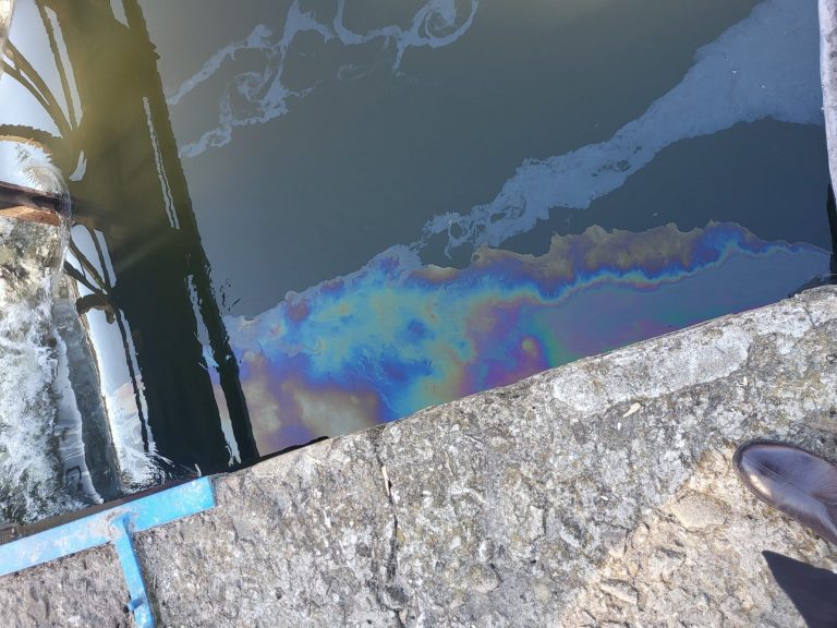 Нафтопродукти в питній воді та джерела під забороною – експертизи в Харкові