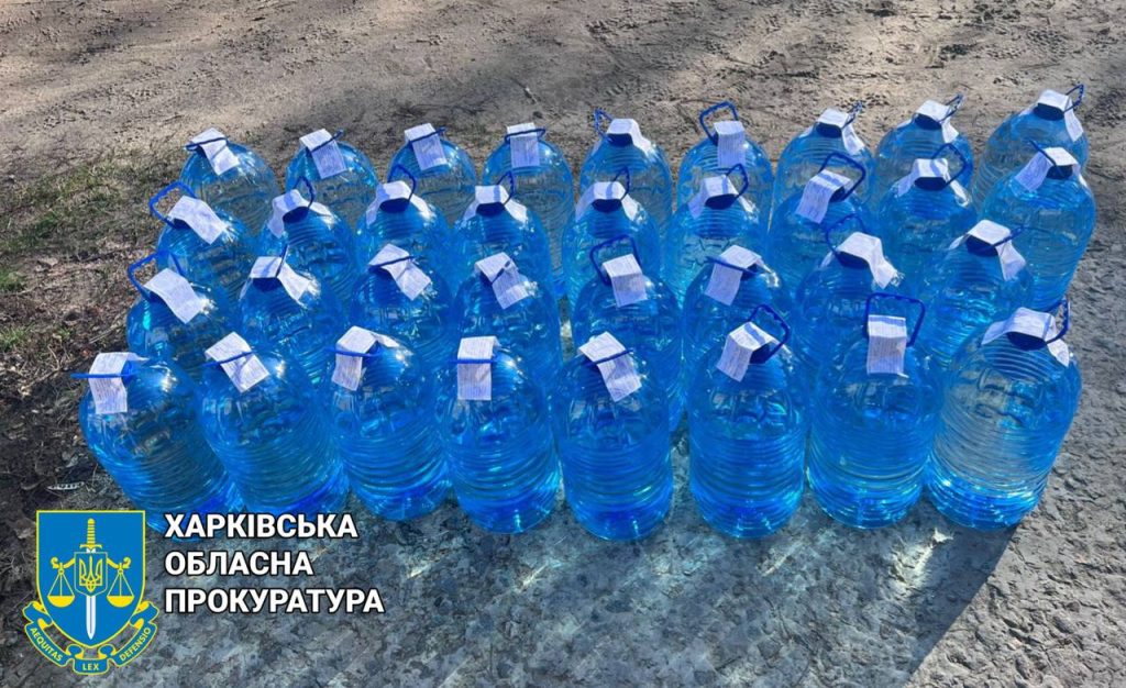 “За рецептом дідуся”: дід із онуком на Харківщині виробляли “коньяк”