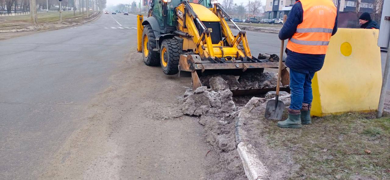 Прибирають у Харкові взимку 4