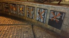 Не прибере мерія – зробимо кувалдами: у сквері в Харкові розмалювали таблички