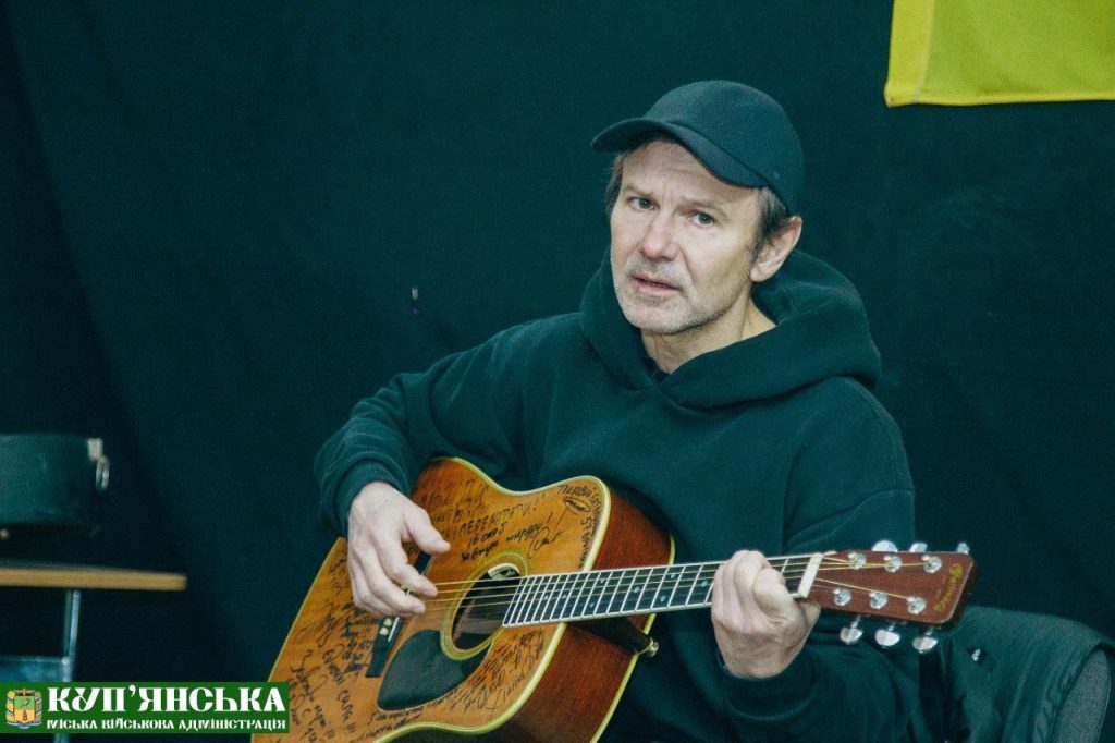 Вакарчук дал концерт в Купянске — за 7 км до линии фронта (фото)