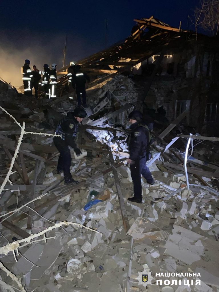Из-под завалов в Великом Бурлуке достали погибшую, еще есть люди — Синегубов
