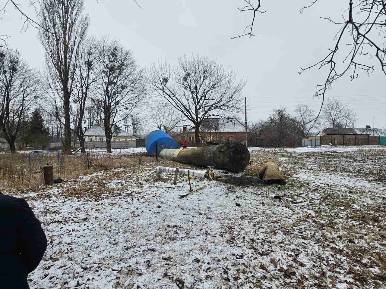 водонапірна вежа у селі на Харківщині 3