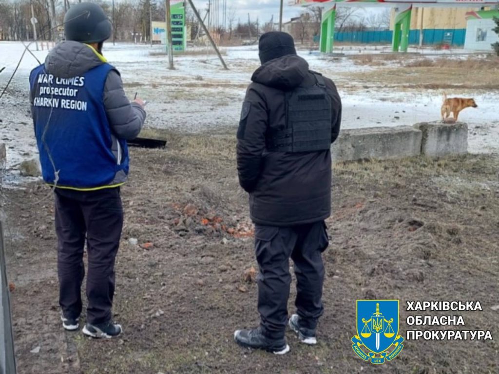 Росіяни вдарили по підприємству у Вовчанську: поранені охоронці (фото)