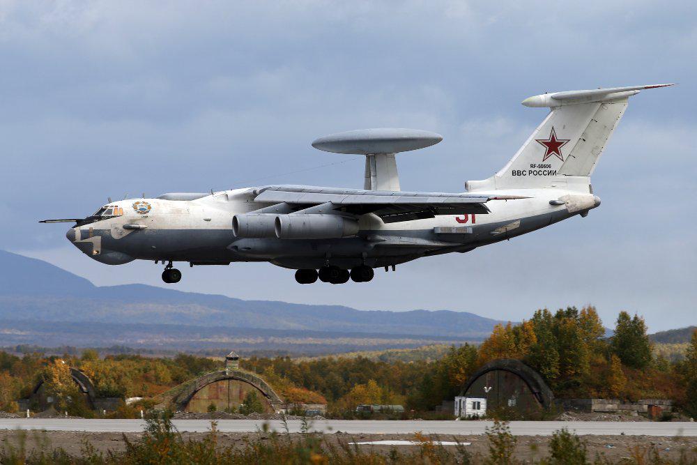 Самолет РФ А-50 сбили ВС ВСУ возле Азовского моря (видео)