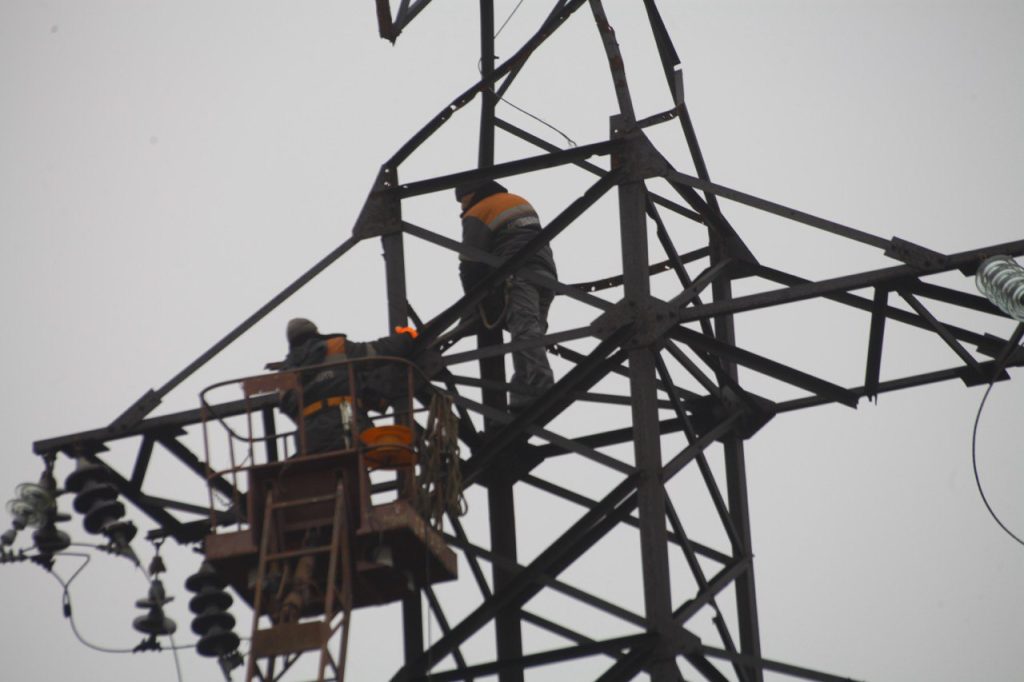 Енергетики повернули світло жителям Харківщини після обстрілів