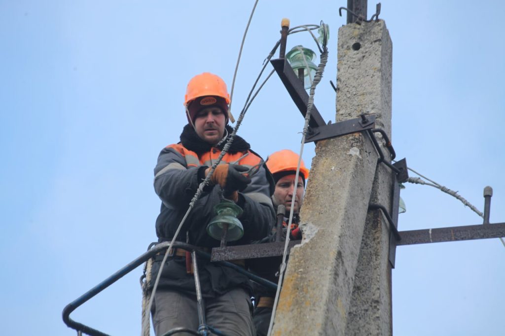 На Харківщині у 4 населених пунктах пошкоджені енергомережі через обстріли