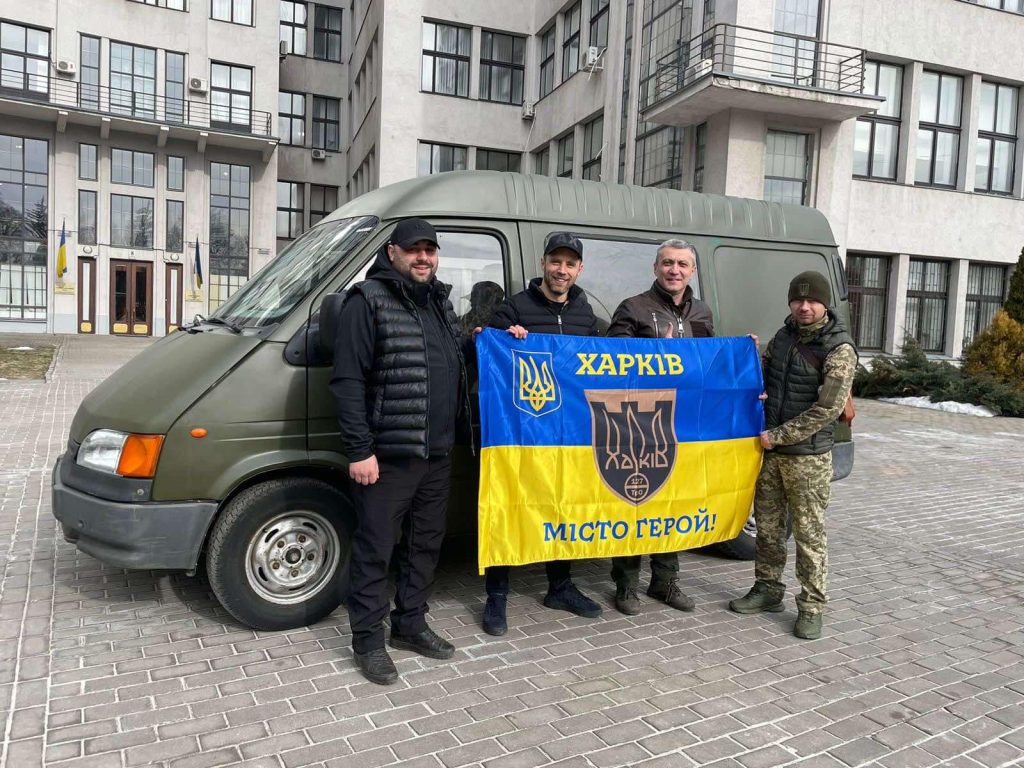 Судья в Харькове за свои деньги купил микроавтобус военным