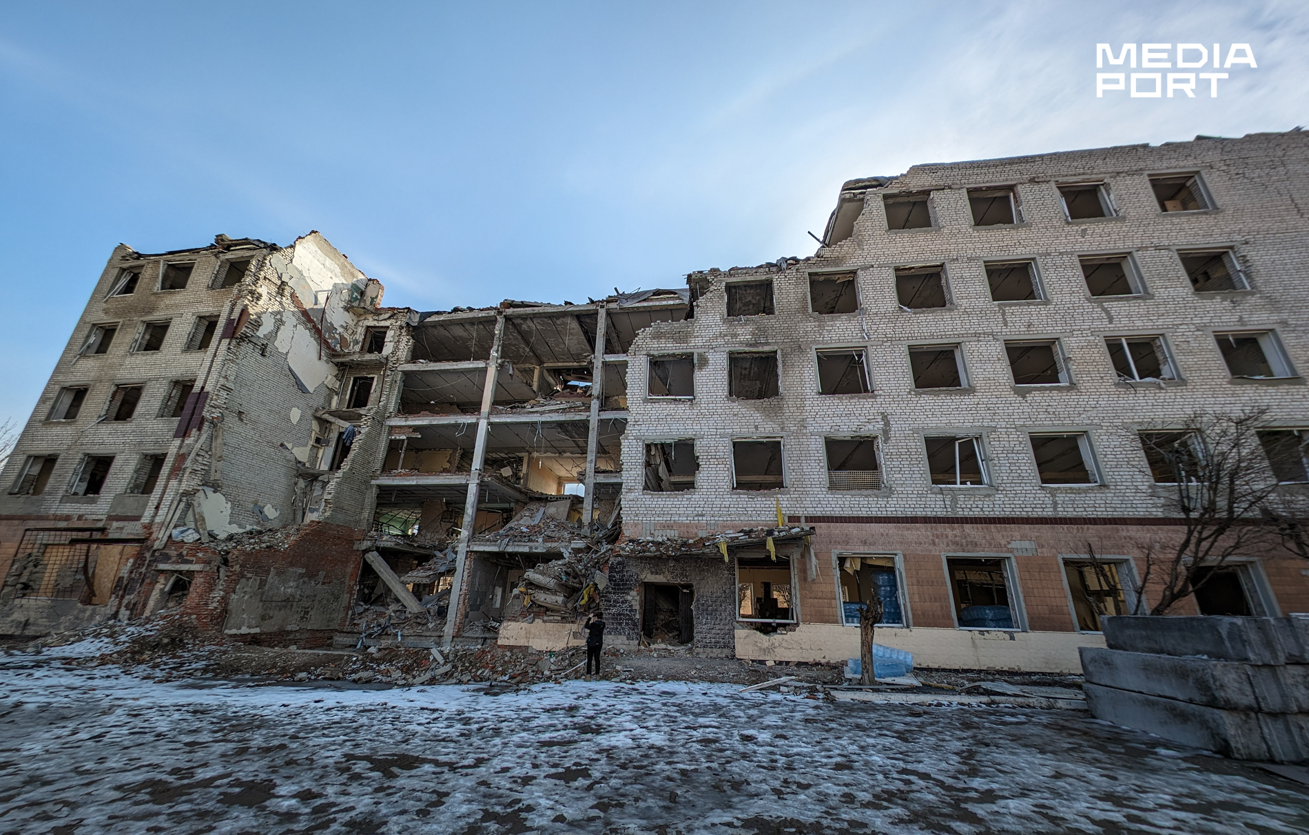разрушенная часть нацгвардии в Харькове