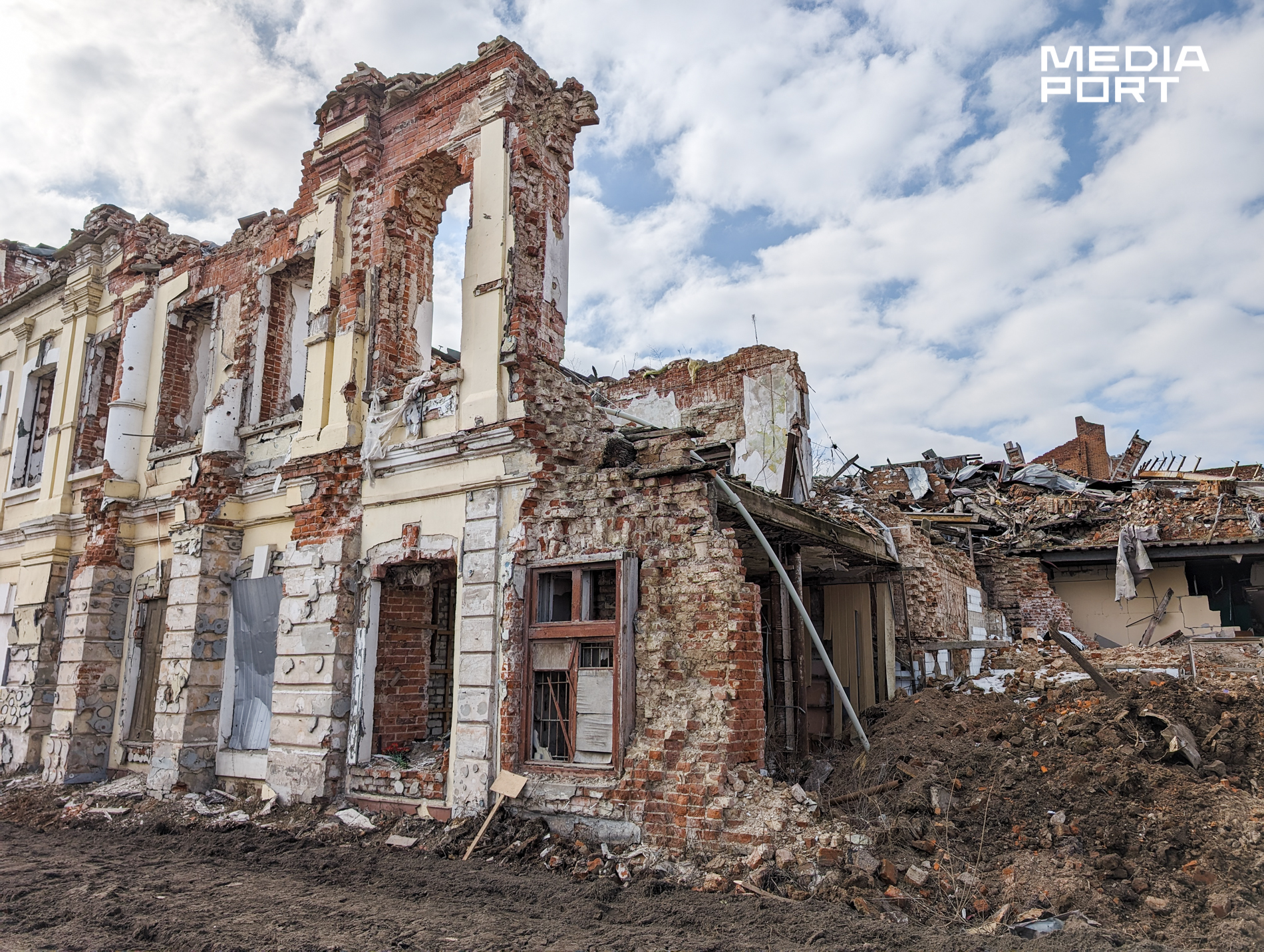 разрушенная часть нацгвардии в Харькове 2