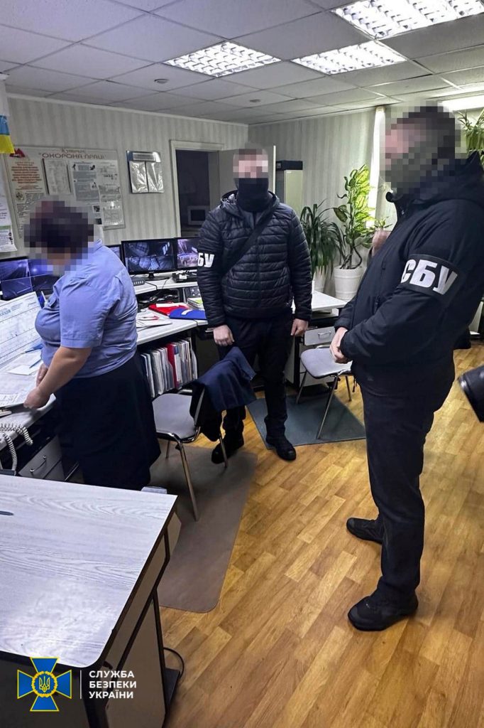 Переконувала, що «не РФ воює з Україною»: піймали працівницю метро Харкова