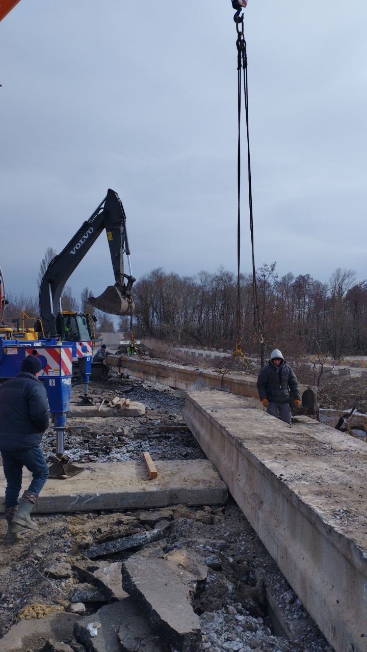 Строят мост в Балаклейской громаде на Харьковщине 4