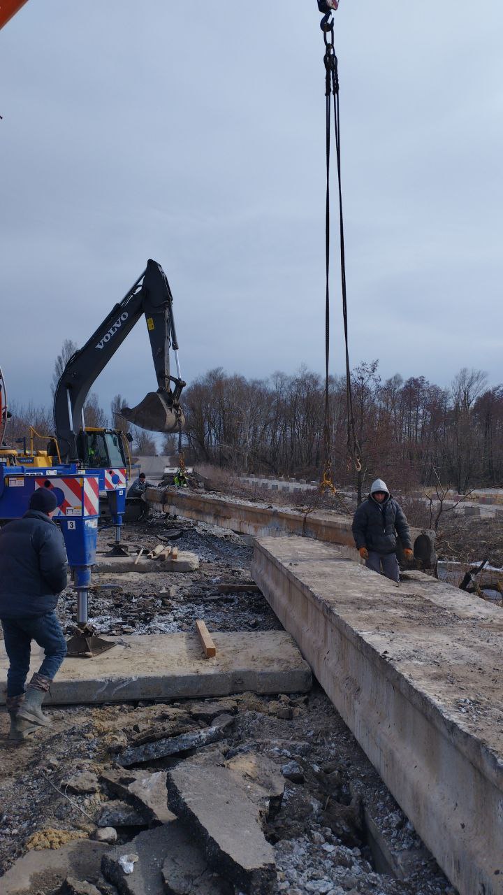 Будують міст у Балаклійській громаді на Харківщині 4