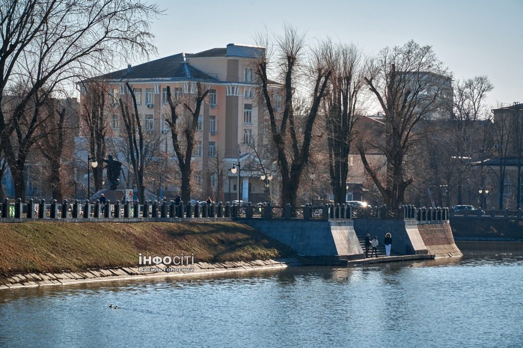 Головні новини 12.03: навчання військових у Харкові, “прильоти”, фортифікації