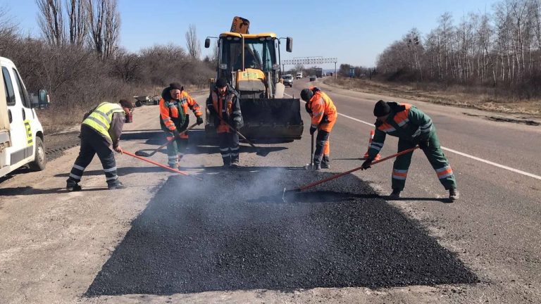 На Харківщині відремонтують дороги на пів мільярда гривень: де будуть роботи