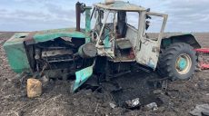 В поле на Харьковщине подорвался трактор: механизатор получил ранение (фото)