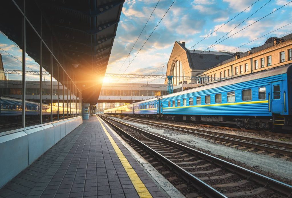 На школьные каникулы назначили дополнительный поезд из Харькова в Карпаты
