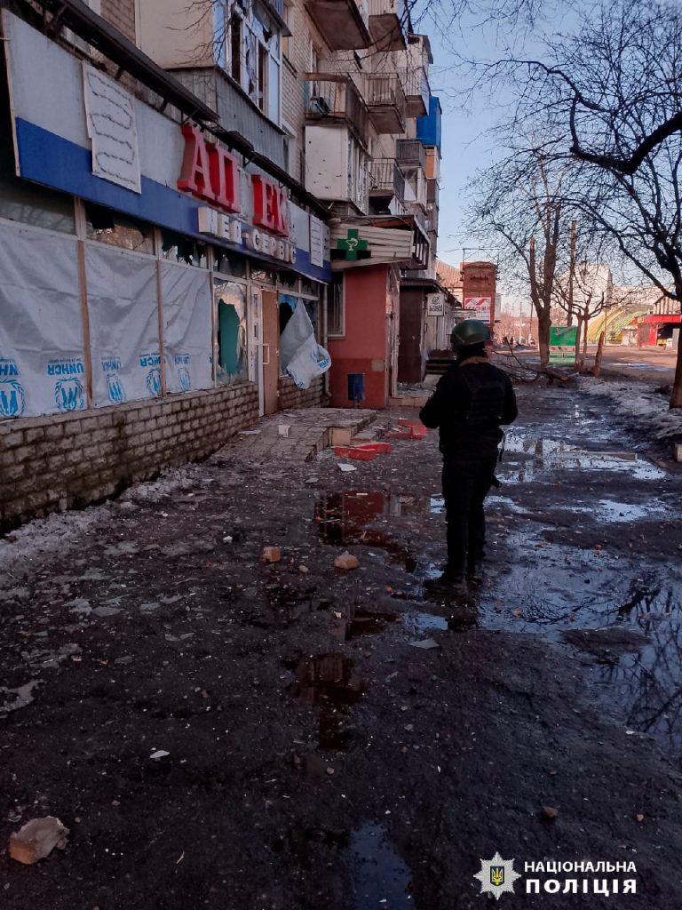 В Волчанске прогремели 30 взрывов: раненый мужчина, повреждены дома (фото)