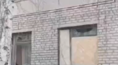 Как выглядит поврежденное ударом РФ здание облэнерго на Харьковщине (видео)