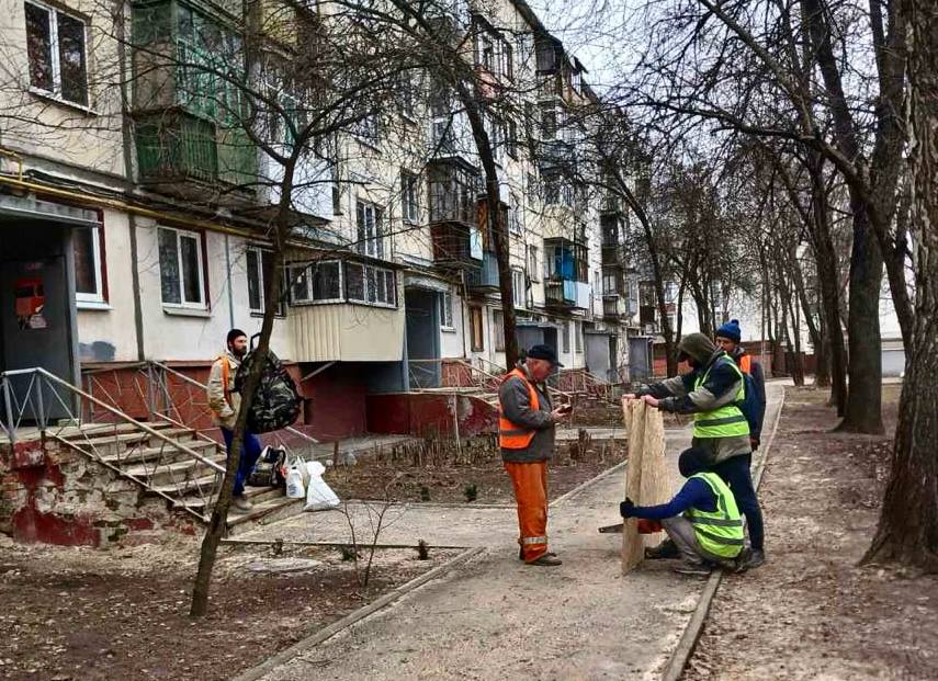 Коммунальщики устраняют последствия «прилета» по Харькову (фото)